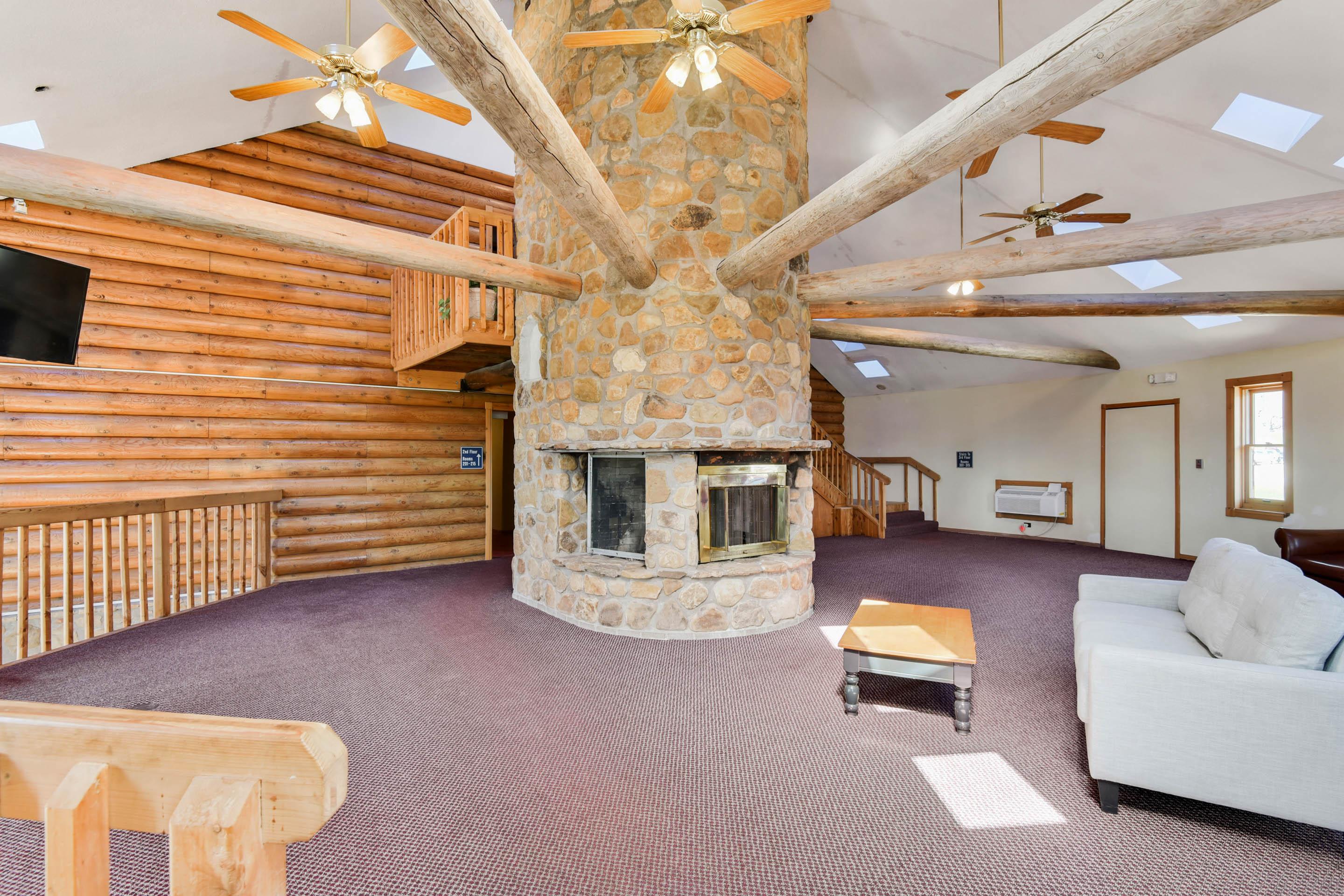 Casa Loma Inn & Suites By Oyo Davenport Ia Near I-80 Екстер'єр фото