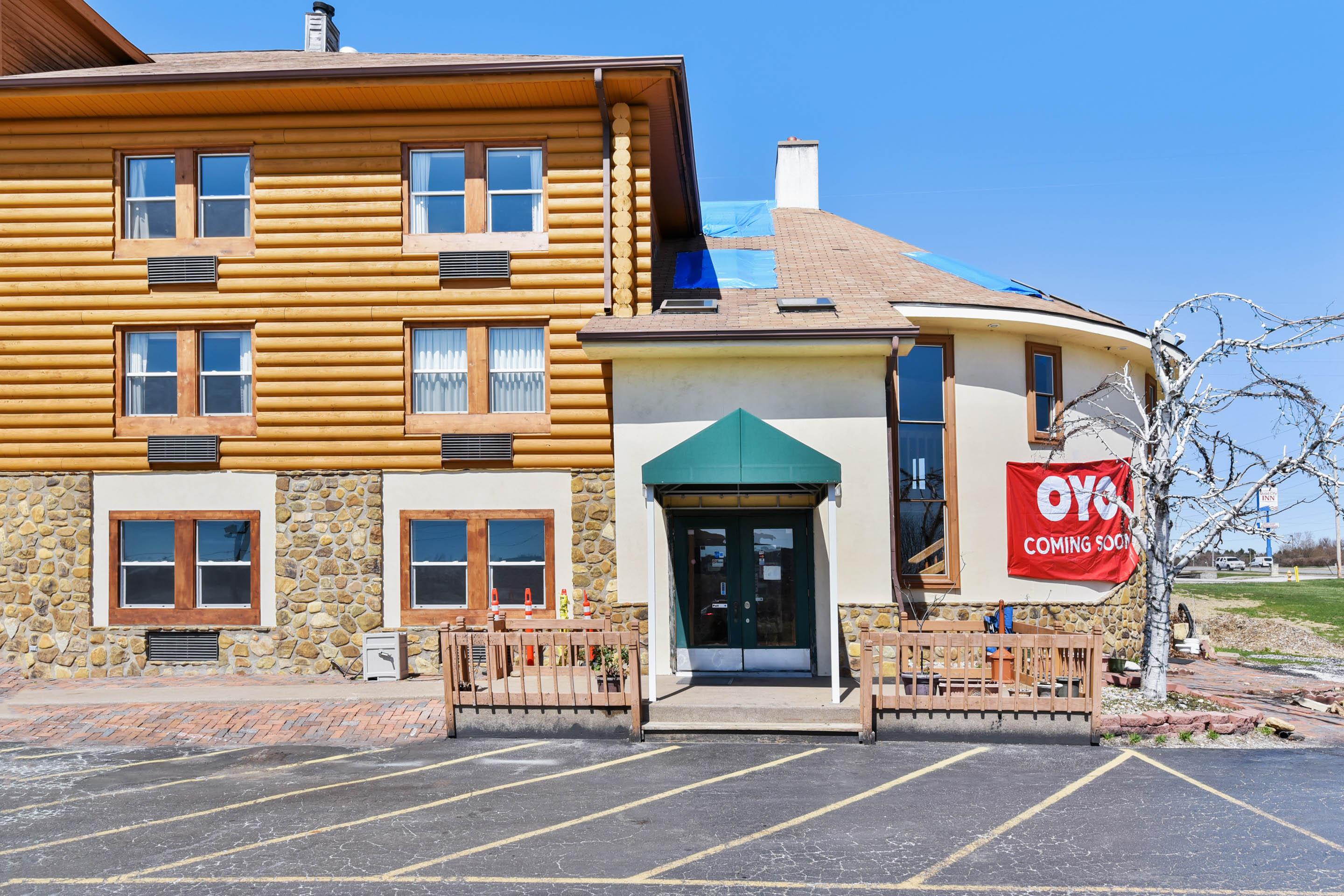 Casa Loma Inn & Suites By Oyo Davenport Ia Near I-80 Екстер'єр фото