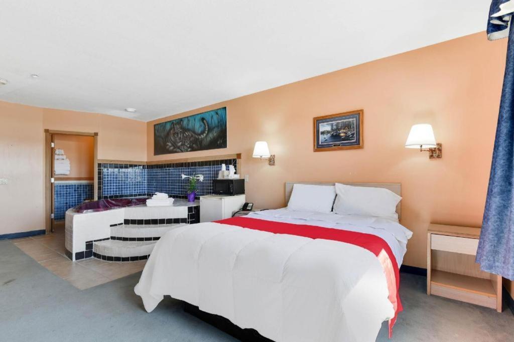 Casa Loma Inn & Suites By Oyo Davenport Ia Near I-80 Екстер'єр фото