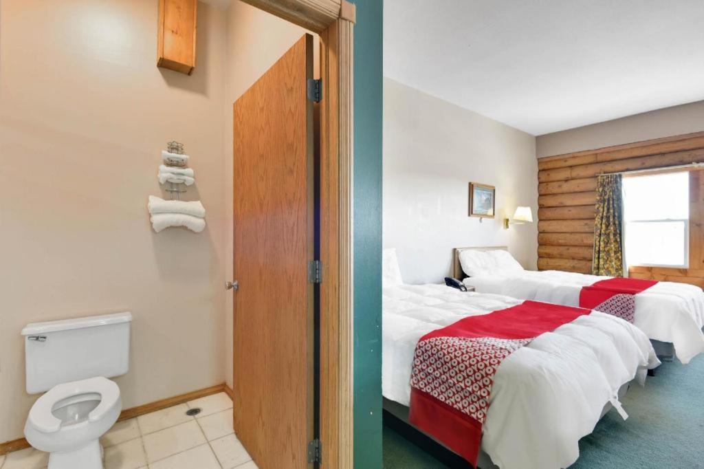 Casa Loma Inn & Suites By Oyo Davenport Ia Near I-80 Екстер'єр фото